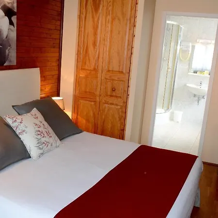 Hotel Logis Du Centre - Halte Ideale En Cyclotourisme Avec Garage A Velos Clos Molsheim