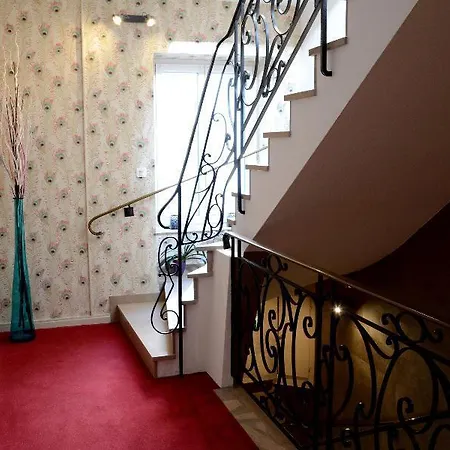 Logis Du Centre - Halte Ideale En Cyclotourisme Avec Garage A Velos Clos ホテル