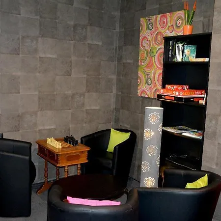 Hotel Logis Du Centre - Halte Ideale En Cyclotourisme Avec Garage A Velos Clos 3*