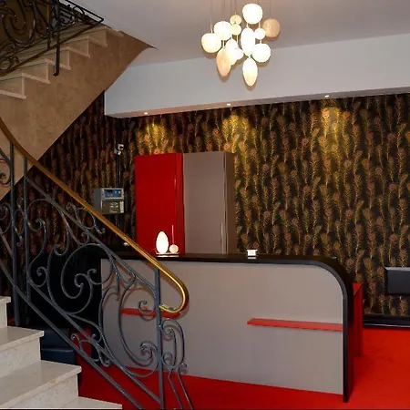 Hotel Logis Du Centre - Halte Ideale En Cyclotourisme Avec Garage A Velos Clos Molsheim