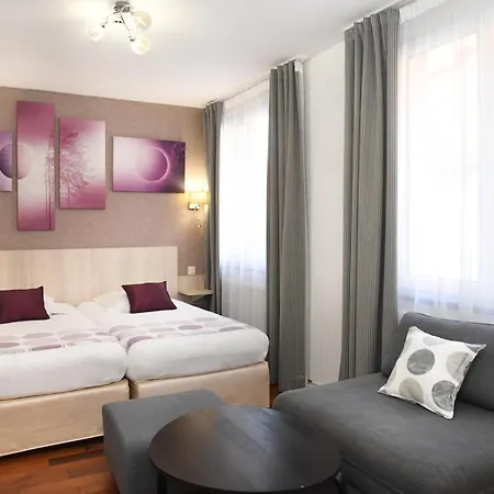 Hotel Logis Du Centre - Halte Ideale En Cyclotourisme Avec Garage A Velos Clos Molsheim