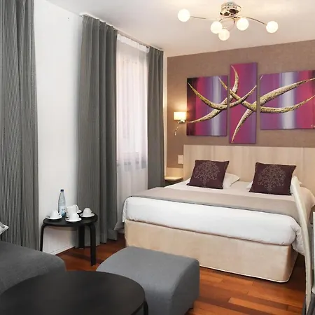 Hotel Logis Du Centre - Halte Ideale En Cyclotourisme Avec Garage A Velos Clos Molsheim