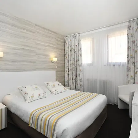 Logis Du Centre - Halte Ideale En Cyclotourisme Avec Garage A Velos Clos Hotel 3*