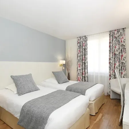 Hotel Logis Du Centre - Halte Ideale En Cyclotourisme Avec Garage A Velos Clos 3*