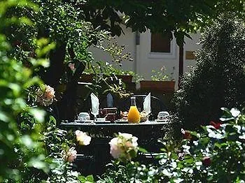 Hotel Logis Du Centre - Halte Ideale En Cyclotourisme Avec Garage A Velos Clos 3*