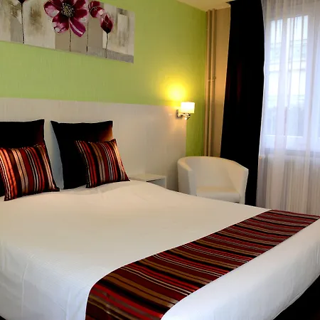 Hotel Logis Du Centre - Halte Ideale En Cyclotourisme Avec Garage A Velos Clos 3*