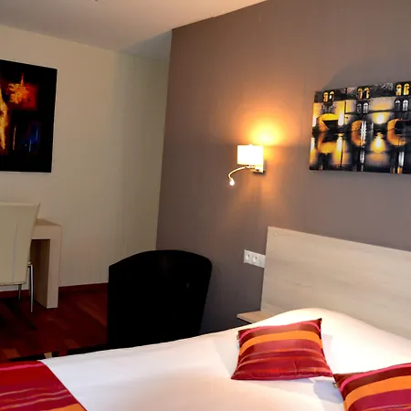 Logis Du Centre - Halte Ideale En Cyclotourisme Avec Garage A Velos Clos 3* モルスハイム