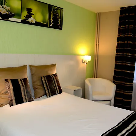 Hotel Logis Du Centre - Halte Ideale En Cyclotourisme Avec Garage A Velos Clos 3*