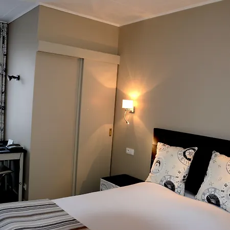 Logis Du Centre - Halte Ideale En Cyclotourisme Avec Garage A Velos Clos 3* モルスハイム