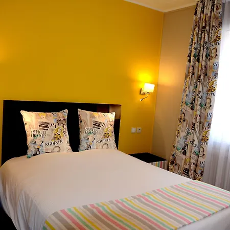 Logis Du Centre - Halte Ideale En Cyclotourisme Avec Garage A Velos Clos 3* モルスハイム