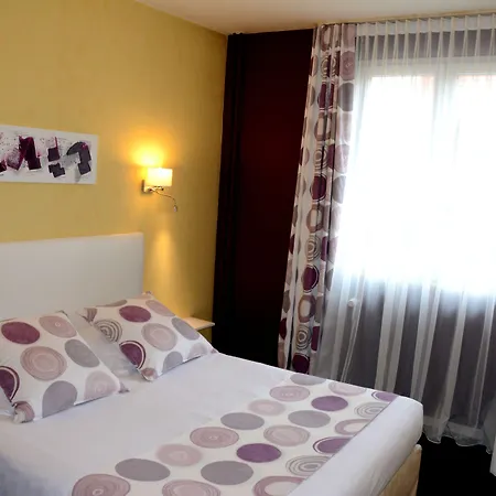 Logis Du Centre - Halte Ideale En Cyclotourisme Avec Garage A Velos Clos Hotel