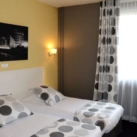 Logis Du Centre - Halte Ideale En Cyclotourisme Avec Garage A Velos Clos Hotel 3*
