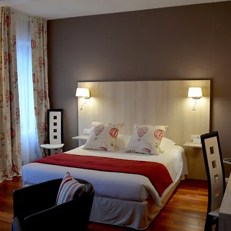 ホテル Logis Du Centre - Halte Ideale En Cyclotourisme Avec Garage A Velos Clos 3*