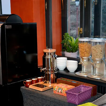 Logis Du Centre - Halte Ideale En Cyclotourisme Avec Garage A Velos Clos 3* モルスハイム