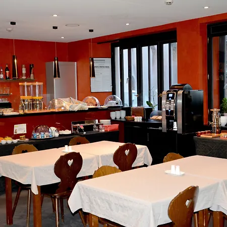 Logis Du Centre - Halte Ideale En Cyclotourisme Avec Garage A Velos Clos 3*