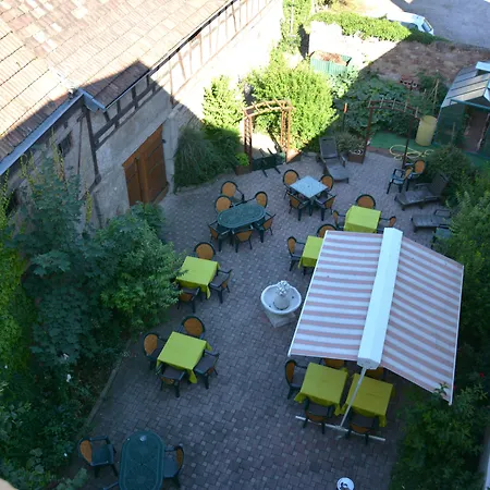 ホテル Logis Du Centre - Halte Ideale En Cyclotourisme Avec Garage A Velos Clos 3*