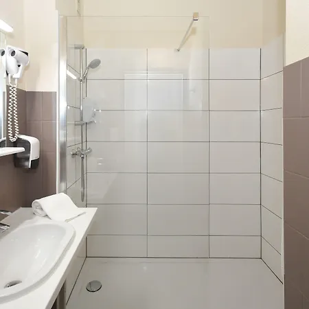 Logis Du Centre - Halte Ideale En Cyclotourisme Avec Garage A Velos Clos 3* モルスハイム