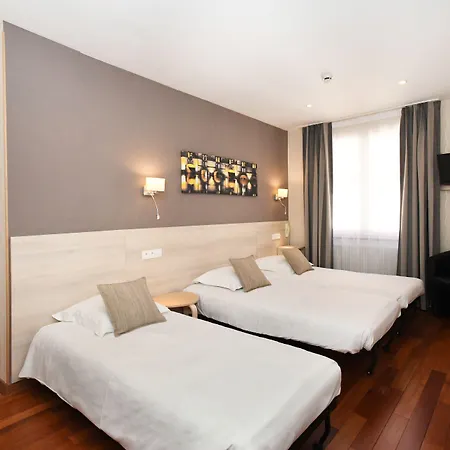 Logis Du Centre - Halte Ideale En Cyclotourisme Avec Garage A Velos Clos 3*