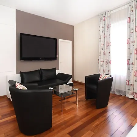 ホテル Logis Du Centre - Halte Ideale En Cyclotourisme Avec Garage A Velos Clos 3*