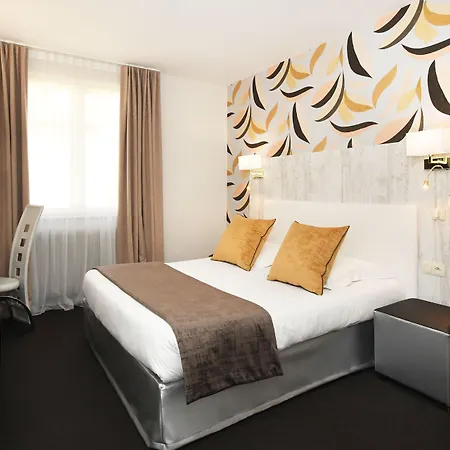 Logis Du Centre - Halte Ideale En Cyclotourisme Avec Garage A Velos Clos 3*