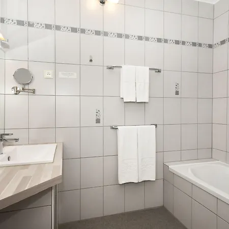 Logis Du Centre - Halte Ideale En Cyclotourisme Avec Garage A Velos Clos ホテル 3*