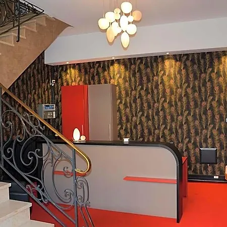 Logis Du Centre - Halte Ideale En Cyclotourisme Avec Garage A Velos Clos 3*