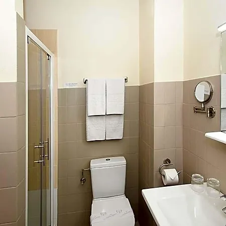 Logis Du Centre - Halte Ideale En Cyclotourisme Avec Garage A Velos Clos 3*