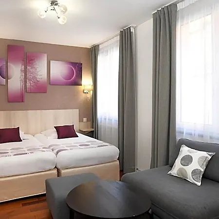 Hotell Logis Du Centre - Halte Ideale En Cyclotourisme Avec Garage A Velos Clos 3*