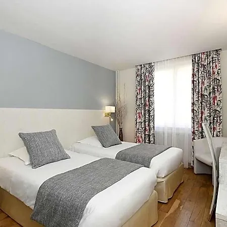 Hotell Logis Du Centre - Halte Ideale En Cyclotourisme Avec Garage A Velos Clos 3*