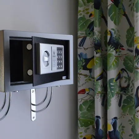 Logis Du Centre - Halte Ideale En Cyclotourisme Avec Garage A Velos Clos Hotell 3*