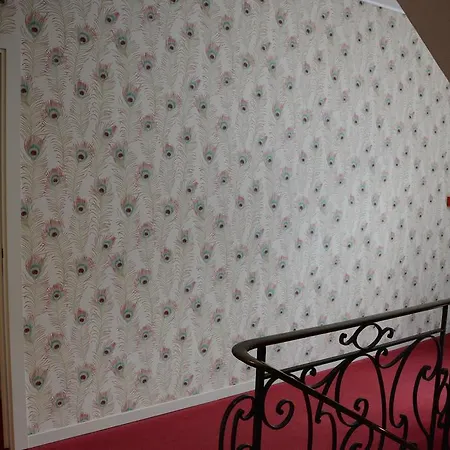 Logis Du Centre - Halte Ideale En Cyclotourisme Avec Garage A Velos Clos 3*