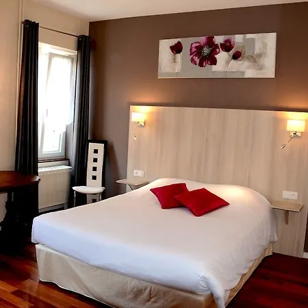 Logis Du Centre - Halte Ideale En Cyclotourisme Avec Garage A Velos Clos ホテル 3*