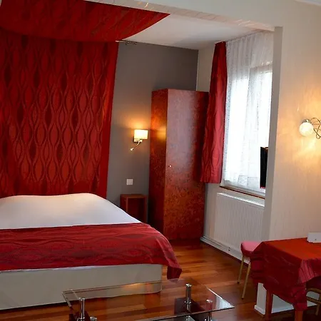 ホテル Logis Du Centre - Halte Ideale En Cyclotourisme Avec Garage A Velos Clos