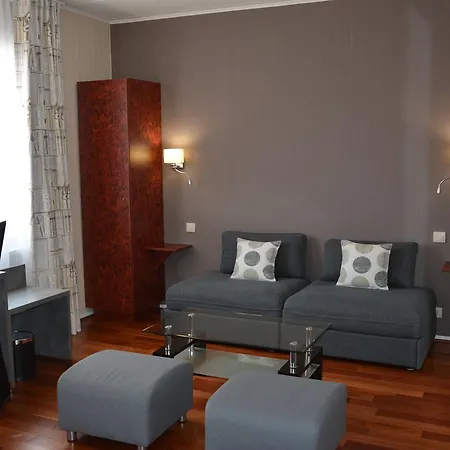 Logis Du Centre - Halte Ideale En Cyclotourisme Avec Garage A Velos Clos 3*