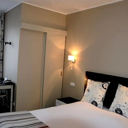 Hotel Logis Du Centre - Halte Ideale En Cyclotourisme Avec Garage A Velos Clos Molsheim