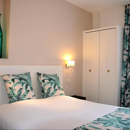 ホテル Logis Du Centre - Halte Ideale En Cyclotourisme Avec Garage A Velos Clos 3*