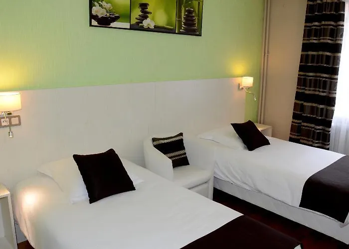 Logis Du Centre - Halte Ideale En Cyclotourisme Avec Garage A Velos Clos