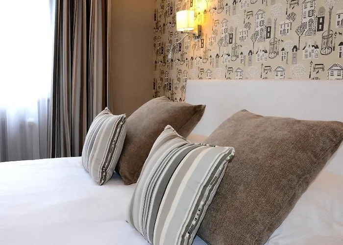 Logis Du Centre - Halte Ideale En Cyclotourisme Avec Garage A Velos Clos Hotel