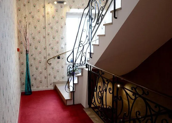 Logis Du Centre - Halte Ideale En Cyclotourisme Avec Garage A Velos Clos Hotel