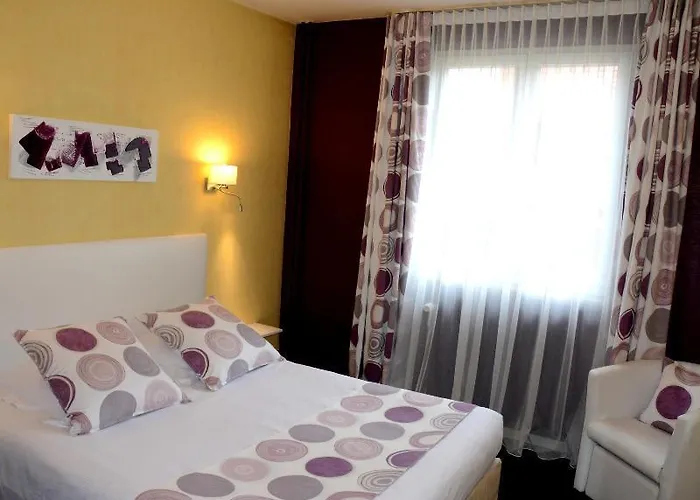 Hotel Logis Du Centre - Halte Ideale En Cyclotourisme Avec Garage A Velos Clos Molsheim