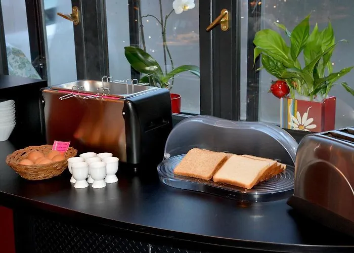 Logis Du Centre - Halte Ideale En Cyclotourisme Avec Garage A Velos Clos 3*