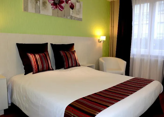 Hotel Logis Du Centre - Halte Ideale En Cyclotourisme Avec Garage A Velos Clos Molsheim