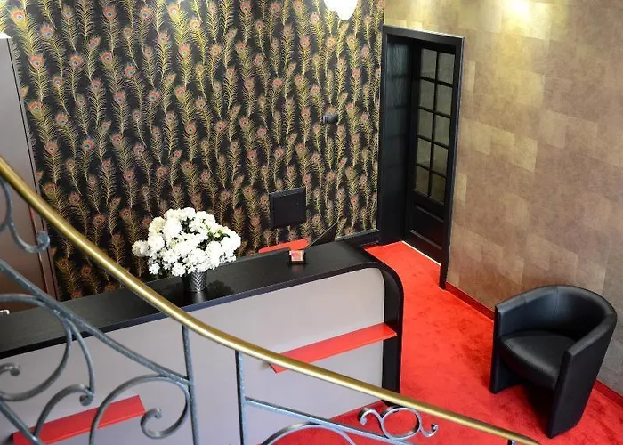 Hotel Logis Du Centre - Halte Ideale En Cyclotourisme Avec Garage A Velos Clos 3*