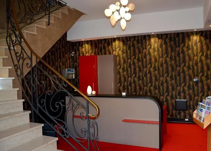 Hotel Logis Du Centre - Halte Ideale En Cyclotourisme Avec Garage A Velos Clos Molsheim