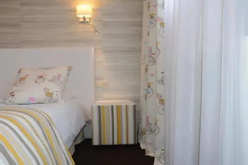 Logis Du Centre - Halte Ideale En Cyclotourisme Avec Garage A Velos Clos