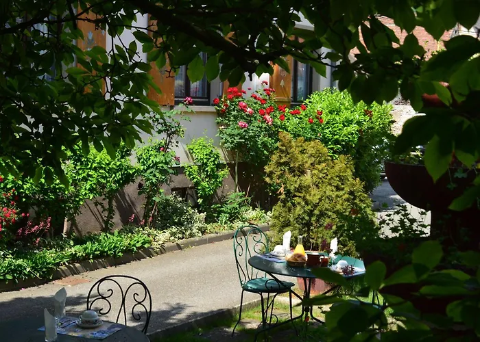 Hotel Logis Du Centre - Halte Ideale En Cyclotourisme Avec Garage A Velos Clos