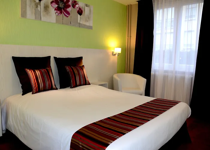 Hotel Logis Du Centre - Halte Ideale En Cyclotourisme Avec Garage A Velos Clos 3*