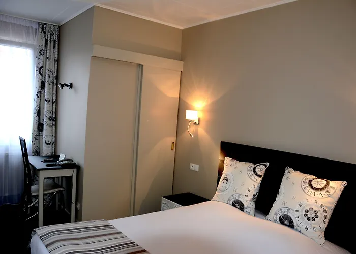 Logis Du Centre - Halte Ideale En Cyclotourisme Avec Garage A Velos Clos 3* Molsheim