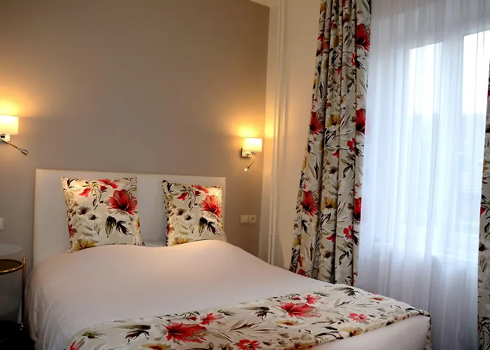 Logis Du Centre - Halte Ideale En Cyclotourisme Avec Garage A Velos Clos 3*