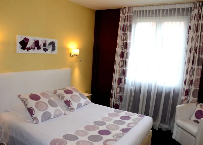 Logis Du Centre - Halte Ideale En Cyclotourisme Avec Garage A Velos Clos Hotel